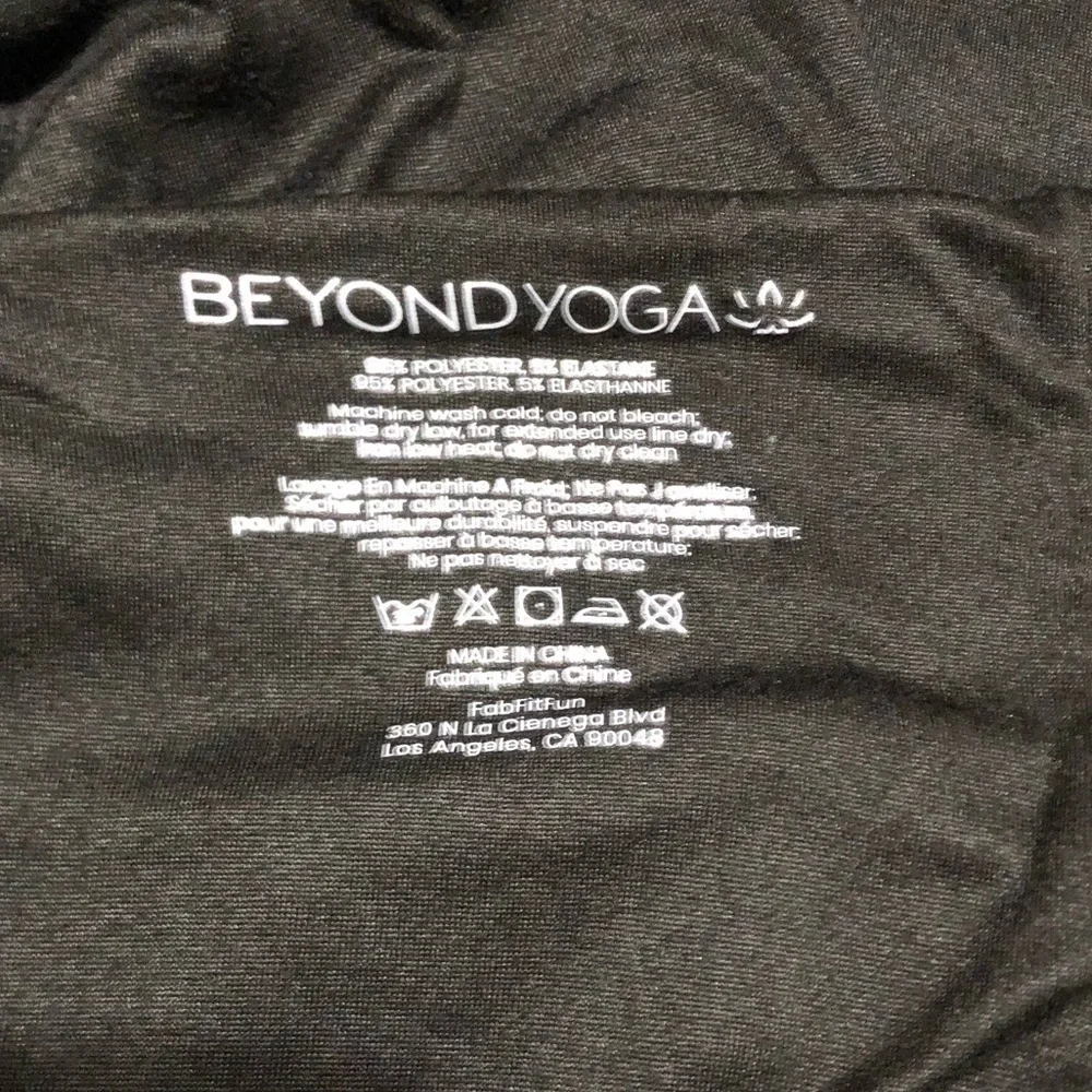 Beyond yoga pocket infinity Scarf NWT